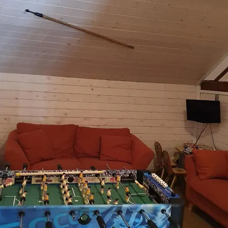 Spacious Holiday In With Private Garden