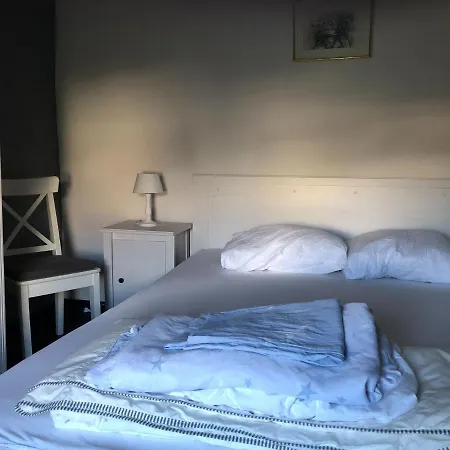 Spacious Holiday In With Private Garden