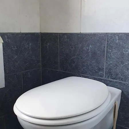 Spacious Holiday In With Private Garden